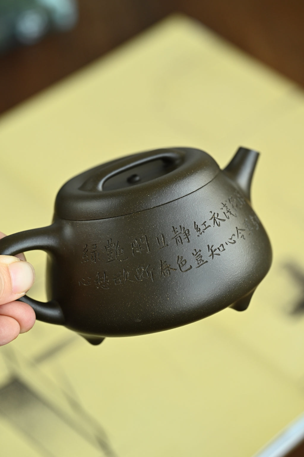 旦瓢·全手工/全手工大赛一等奖，双刀小楷第一人祁令军作品 /容量250cc/独家端绿泥 造型朴素却耐人寻味，线条清晰又轮廓分明