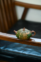 瓜语·全手工 /顶尖花器高手权世杰作品 /容量230cc/极品段泥 以瓜形为壶体，瓜柄为壶盖，瓜藤为壶把，叶脉藤纹