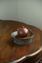 西施·国色天香·全手工 /陶刻大赛金奖李建军作品 /容量80cc/原矿沉香泥 凝练简约，利落而不失典雅，盈盈一握、静若凡华，好似浑然天成