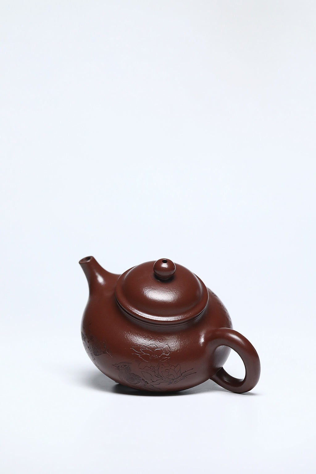 《容天》 作者简介：李玮 中国陶瓷设计艺术大师 江苏省陶瓷艺术大师 原矿家藏紫朱泥，280cc，菱形16孔出水