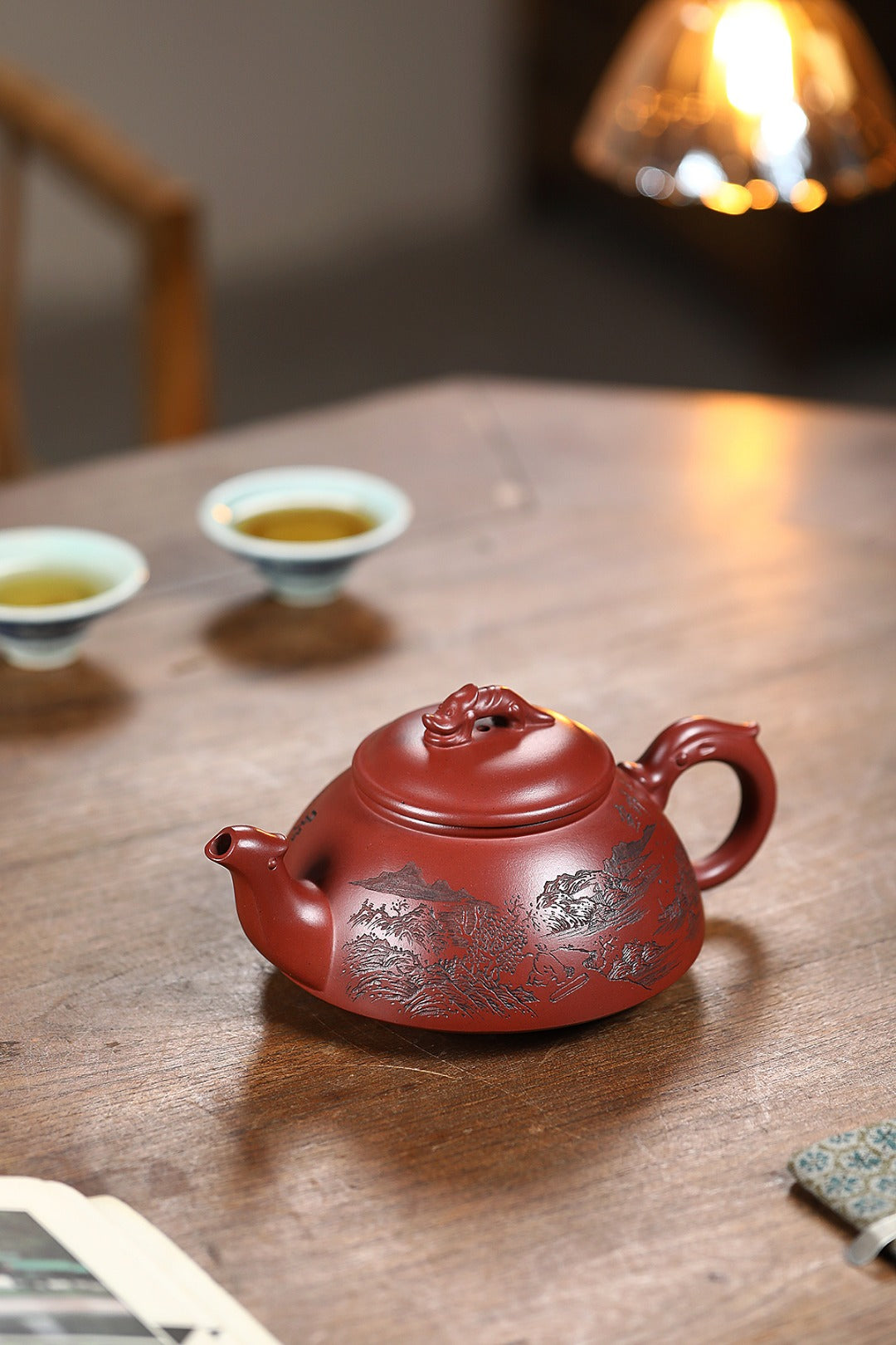 《紫气东来》 王敏（正高级工艺美术师）装饰：李玮（江苏省陶瓷艺术大师，正高）原矿94年三号坡龙血砂，540cc，菱形14孔出水