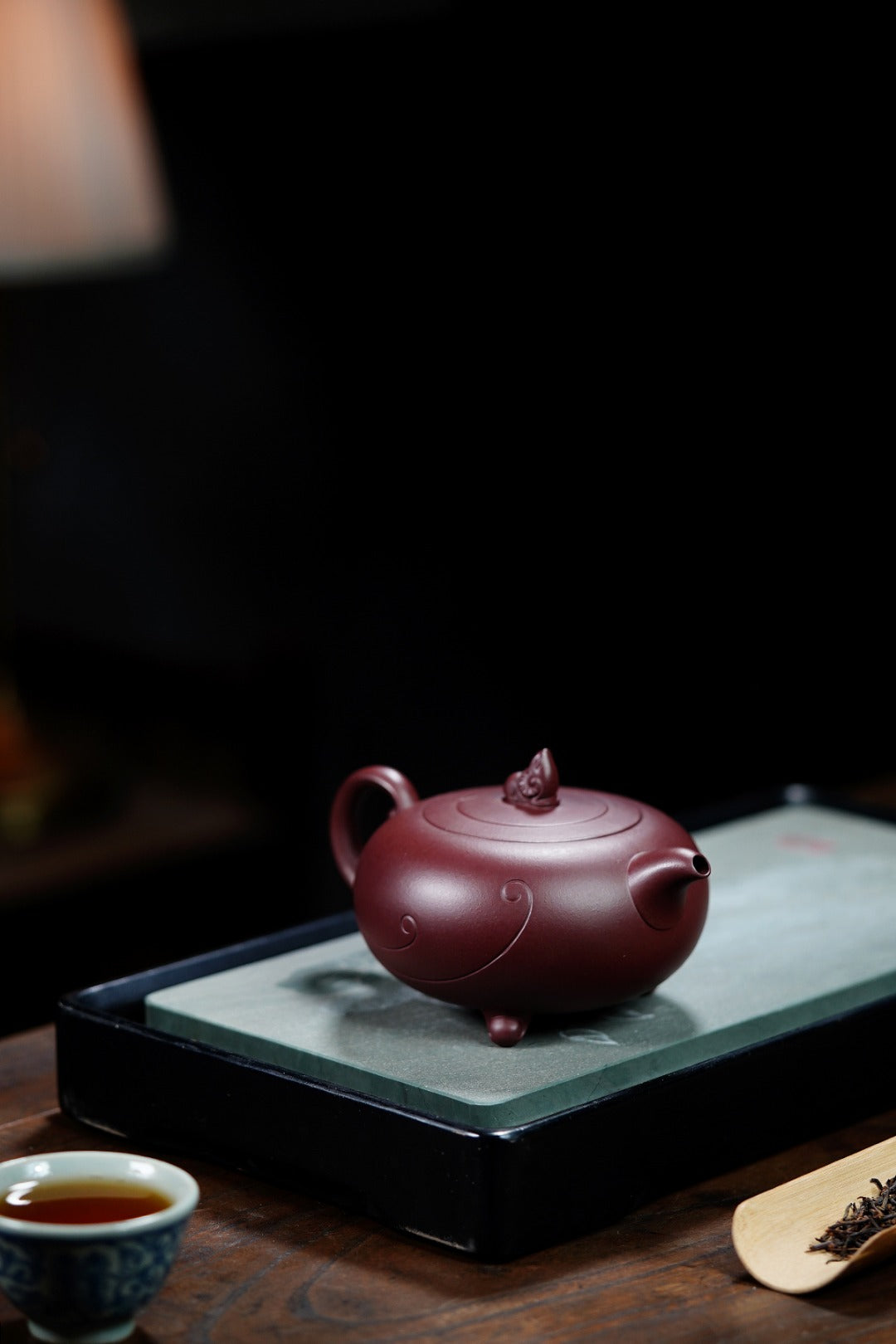 《吉羊如意》 作者简介：高建中 研究员级高级工艺美术师&nbsp; 正高级工艺美术师 正高级乡村振兴技艺师 作品简介：原矿老紫泥，360cc，菱形14孔出水