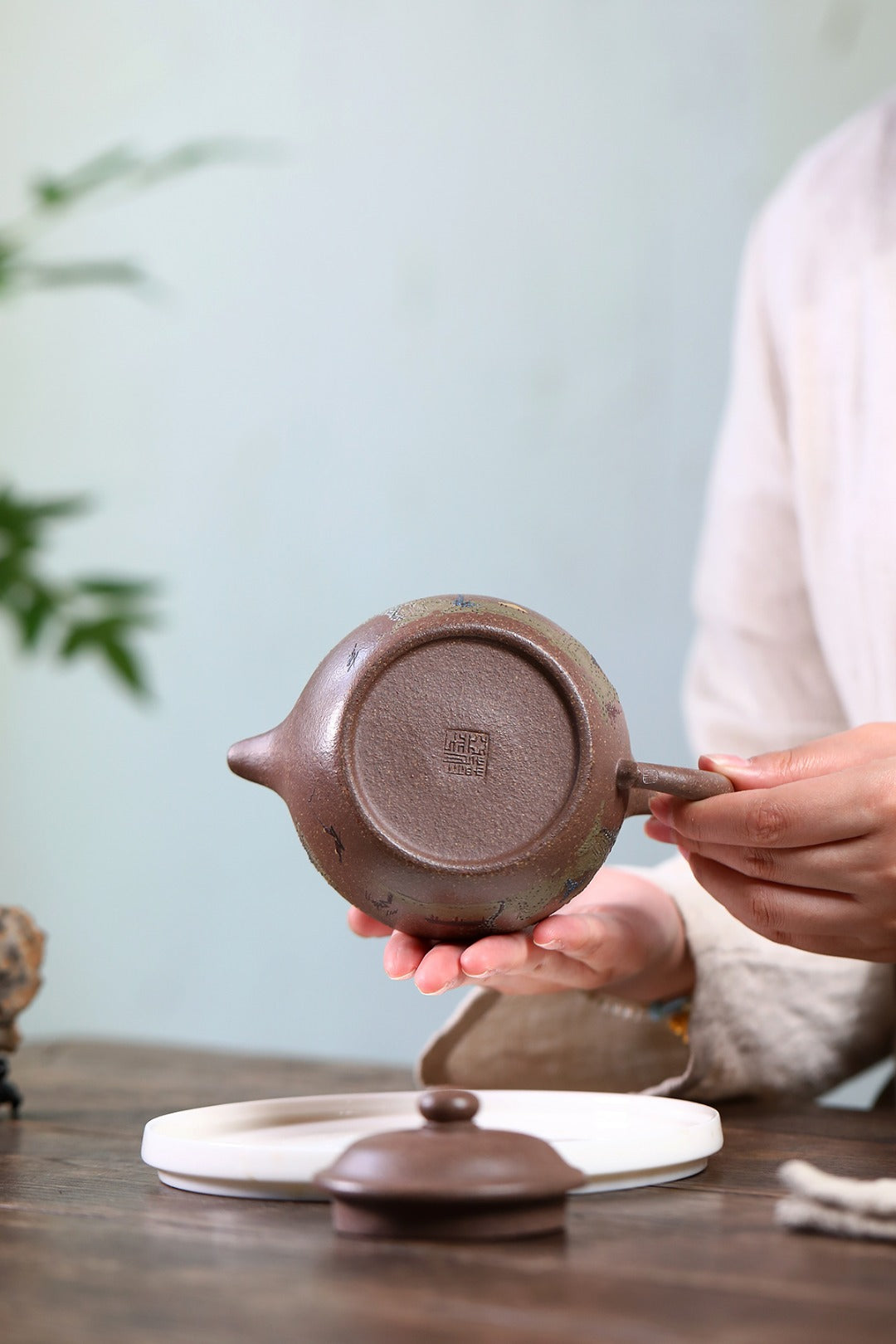 高工佳作！！ 《山水德韵》 国家级高级工艺美术师 蒋亚平 原矿陈腐30年玉段砂，370cc，菱形9孔出水