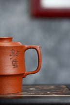 《停云》 国家级工艺美术师 鲍玉华 原矿降坡泥，150cc。 ~此壶壶身柱形，壶钮扁圆，矮而平，显得敦厚华美。卡盖设计，口盖齐整