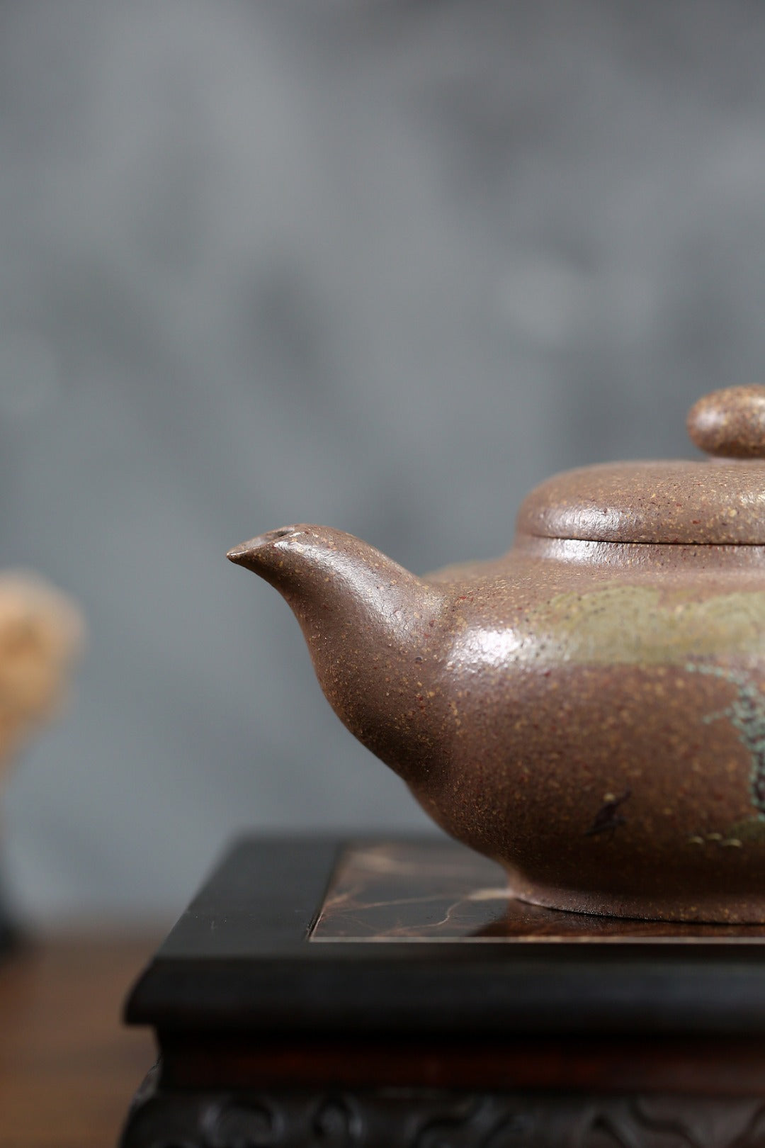 高工佳作！！ 《扁灯》 国家级高级工艺美术师 蒋亚平 原矿老玉砂段，350cc，菱形14孔出水