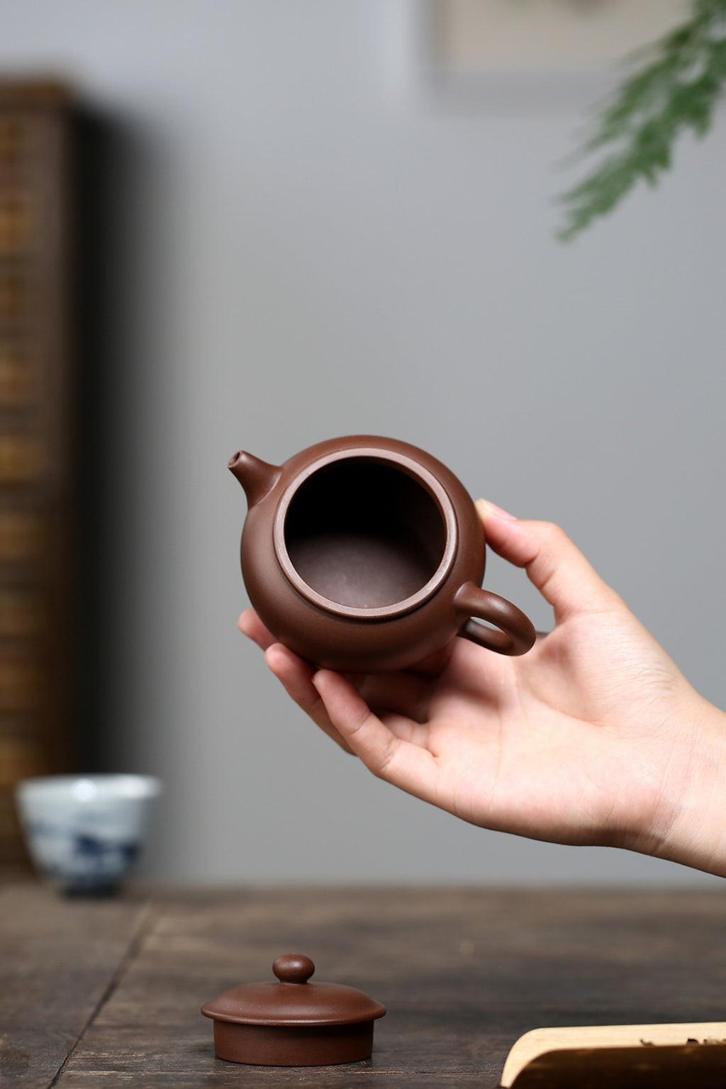 《鼓圆》 国家级工艺美术师 鲍玉华 原矿文革老紫泥，140cc。 ~此壶壶身圆润饱满，素雅大方