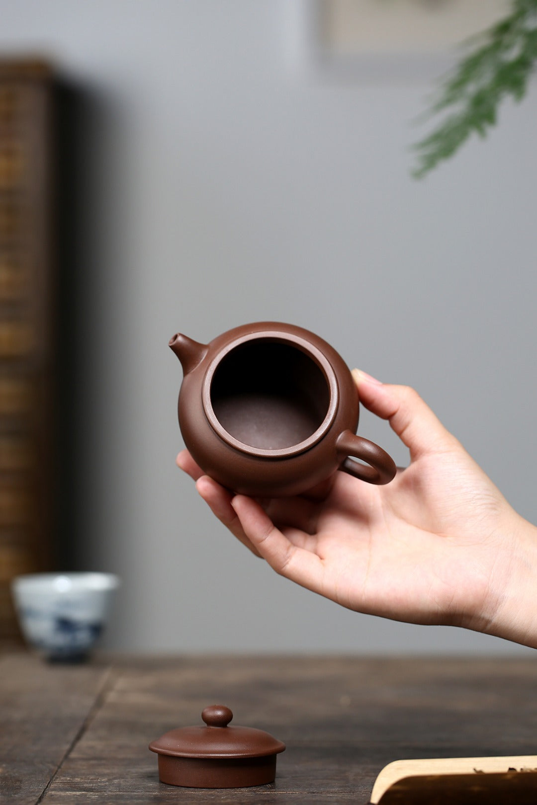 《鼓圆》 国家级工艺美术师 鲍玉华 原矿文革老紫泥，140cc。 ~此壶壶身圆润饱满，素雅大方