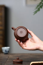 《鼓圆》 国家级工艺美术师 鲍玉华 原矿文革老紫泥，140cc。 ~此壶壶身圆润饱满，素雅大方