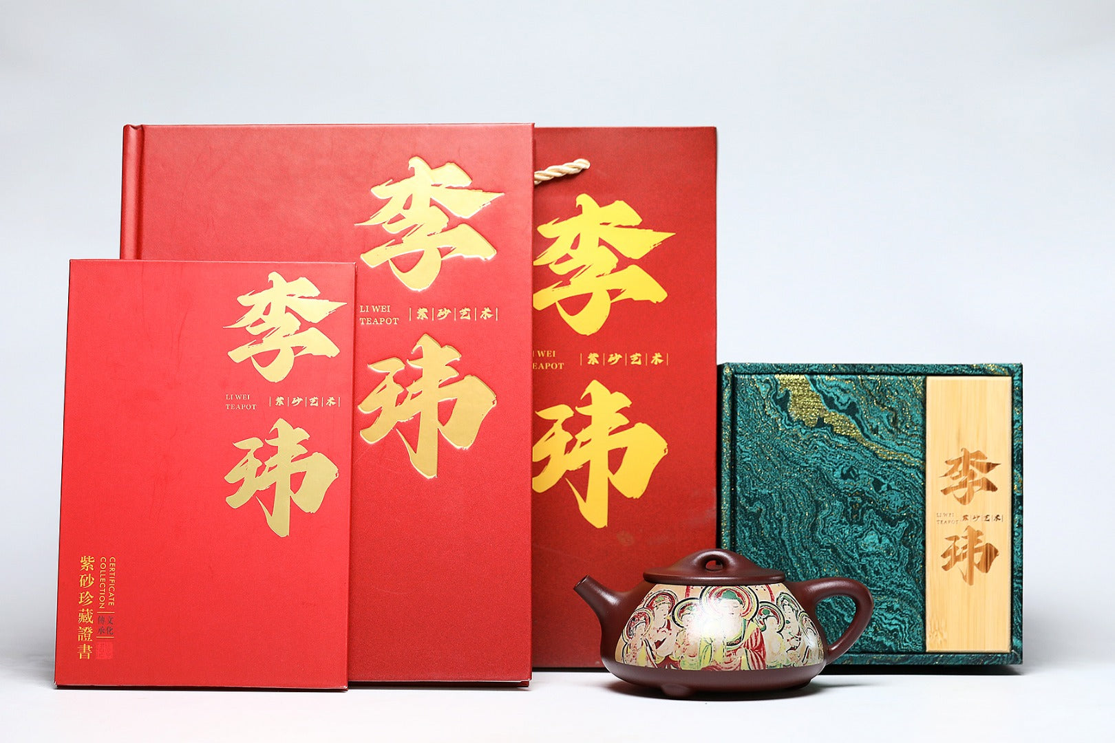 《石瓢·佛陀说法》 作者简介：李玮 中国陶瓷设计艺术大师 正高级工艺美术师 作品简介：原矿家藏紫御砂，370cc，菱形14孔出水