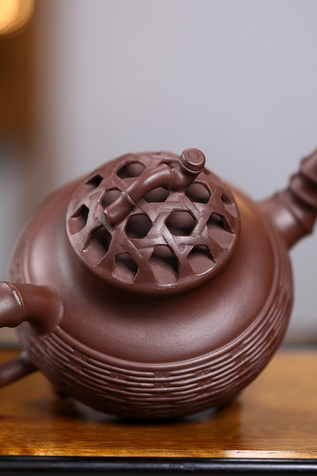 高工佳作！！ 《竹编三足立鼎》 国家级高级工艺美术师 蒋亚平 原矿老紫泥，440cc，菱形9孔出水