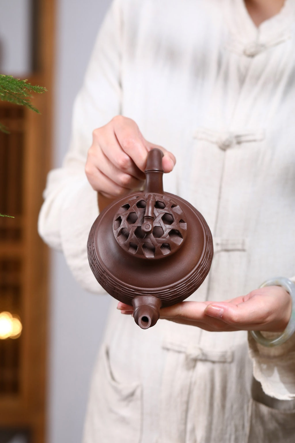 高工佳作！！ 《竹编三足立鼎》 国家级高级工艺美术师 蒋亚平 原矿老紫泥，440cc，菱形9孔出水