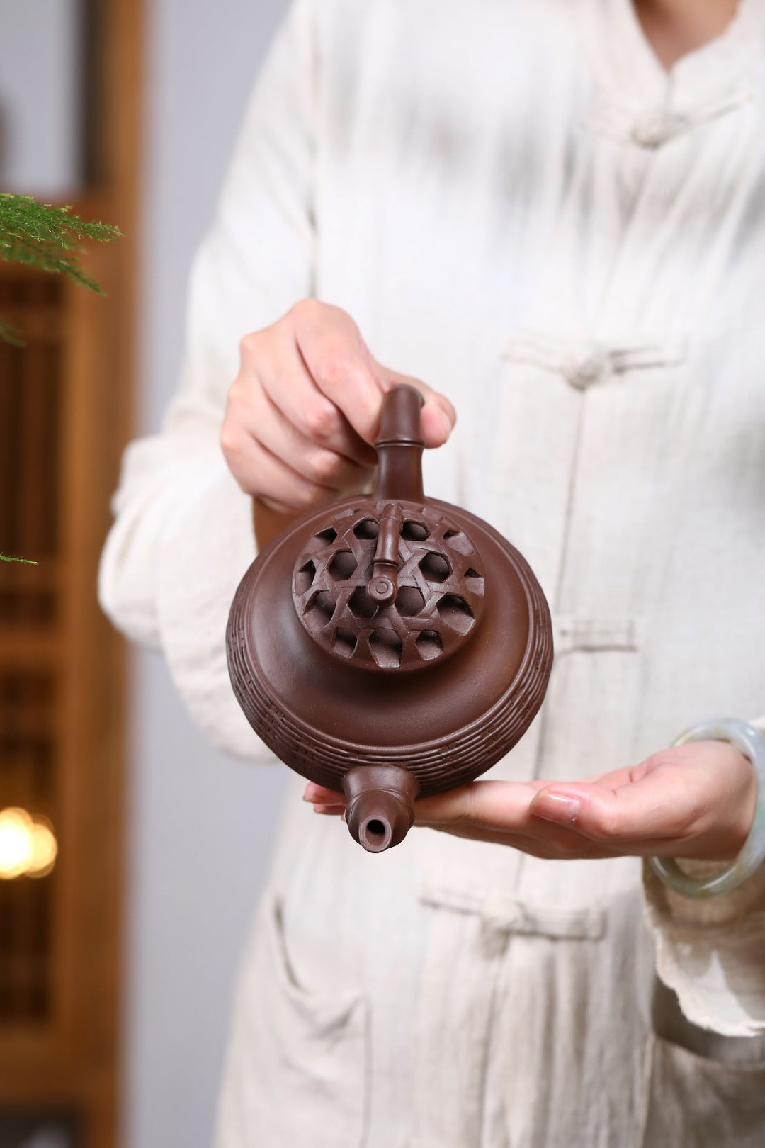 高工佳作！！ 《竹编三足立鼎》 国家级高级工艺美术师 蒋亚平 原矿老紫泥，440cc，菱形9孔出水