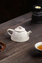 《霸王石瓢》 国家级工艺美术师 鲍玉华 装饰：李玮（江苏省陶瓷艺术大师，正高)原矿家藏梨玉段，180cc，菱形9孔出水