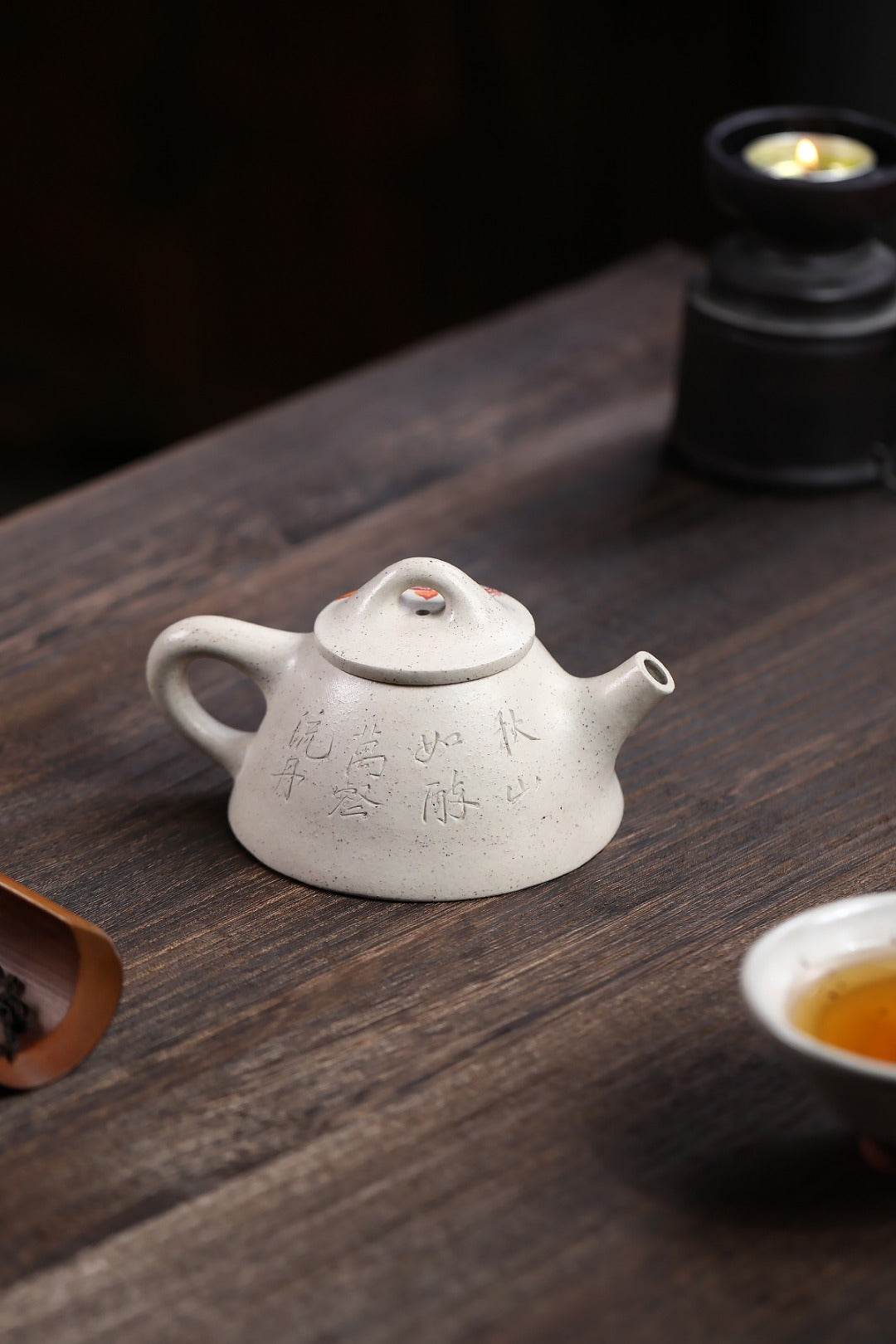 《霸王石瓢》 国家级工艺美术师 鲍玉华 装饰：李玮（江苏省陶瓷艺术大师，正高)原矿家藏梨玉段，180cc，菱形9孔出水