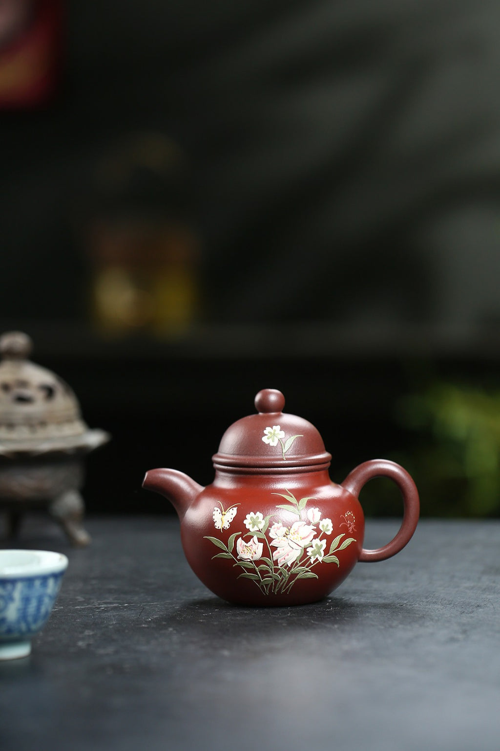 美壶推荐！！ 《掇球》 国家级工艺美术师 鲍玉华 原矿家藏老紫泥（壶身粉浆大红袍。），260cc，菱形14孔出水