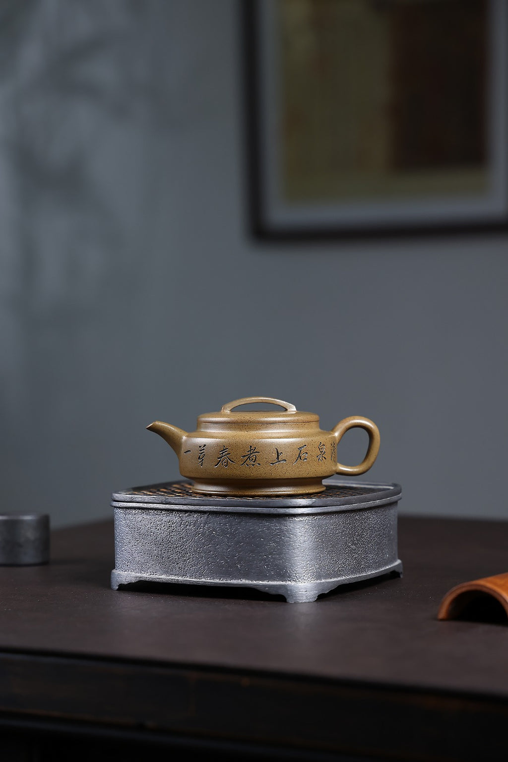 《玉盘》 国家级工艺美术师 鲍玉华 装饰：李玮（江苏省陶瓷艺术大师，正高)原矿家藏老蟹壳青段泥，140cc，内推球孔出水