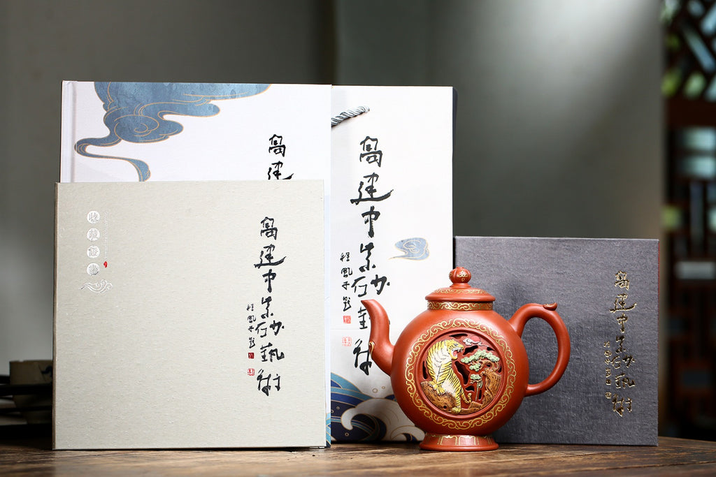 《威震山林》 高建中 正高级工艺美术师 正高级乡村振兴技艺师 陶都制壶名人 中国工艺美术会会员 紫砂艺术学会会员 原矿极品底槽清，400cc，菱形9孔出水