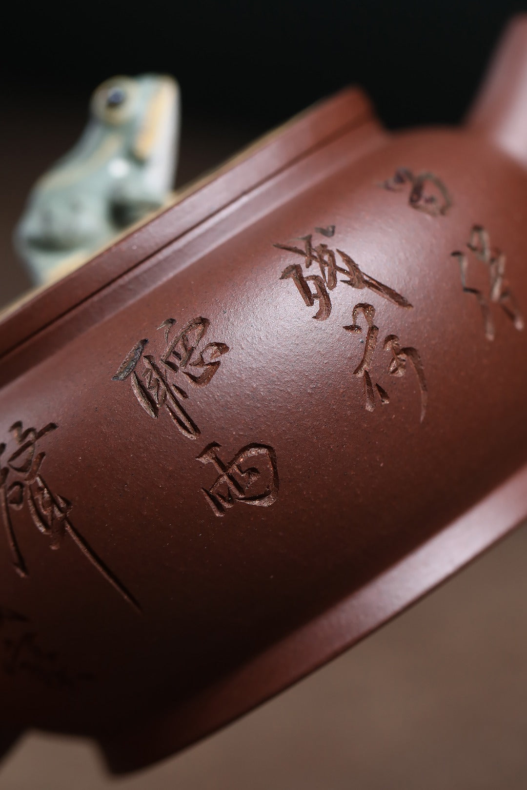 《听雨套组》 徐孝奎 1935年生人，92岁紫砂元老，从业77年！ 原矿家藏老紫泥，180cc，口杯80cc，菱形9孔出水