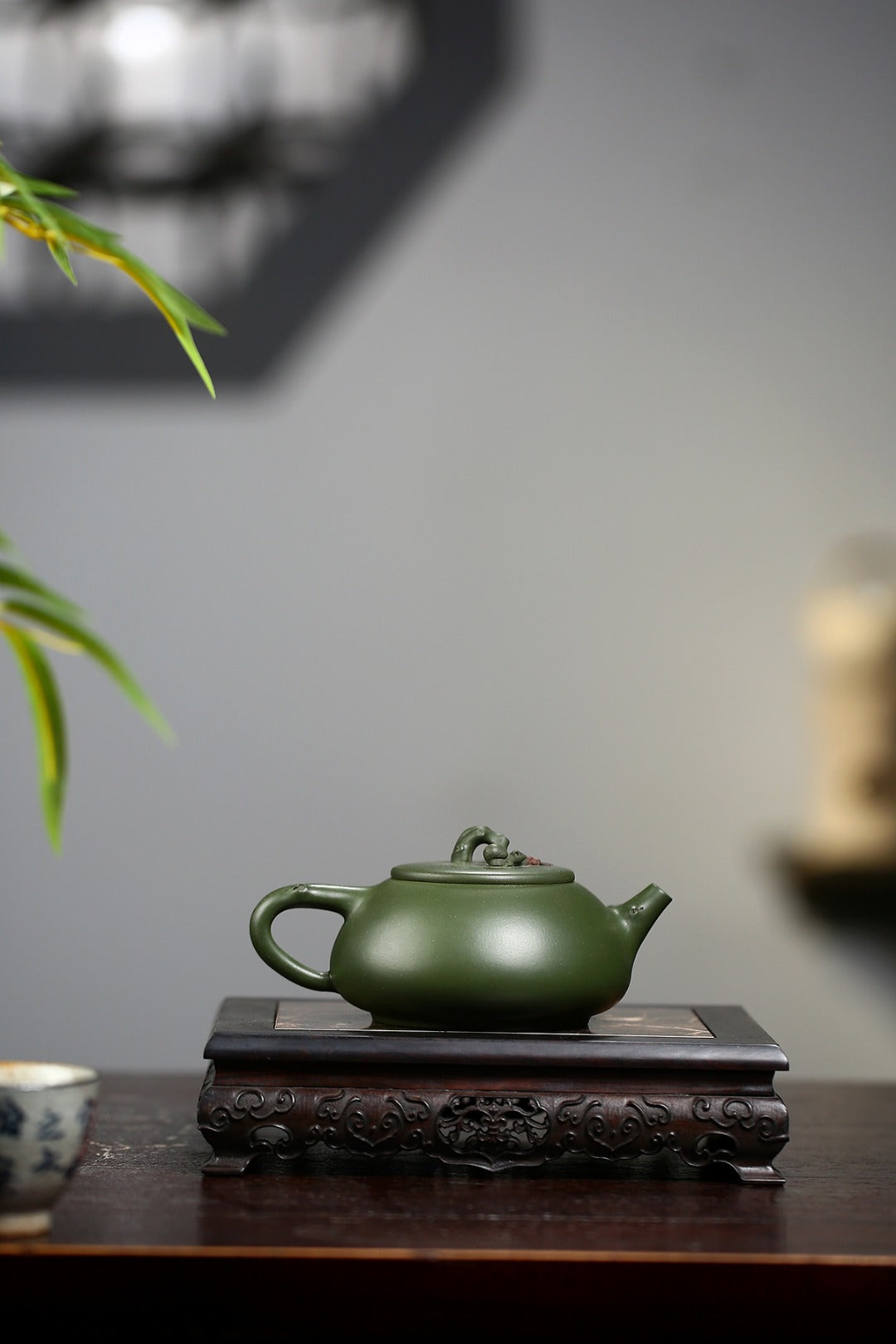 《松鼠葡萄》 国家级高级工艺美术师 蒋亚平 原矿民国绿泥，260cc，菱形9孔出水