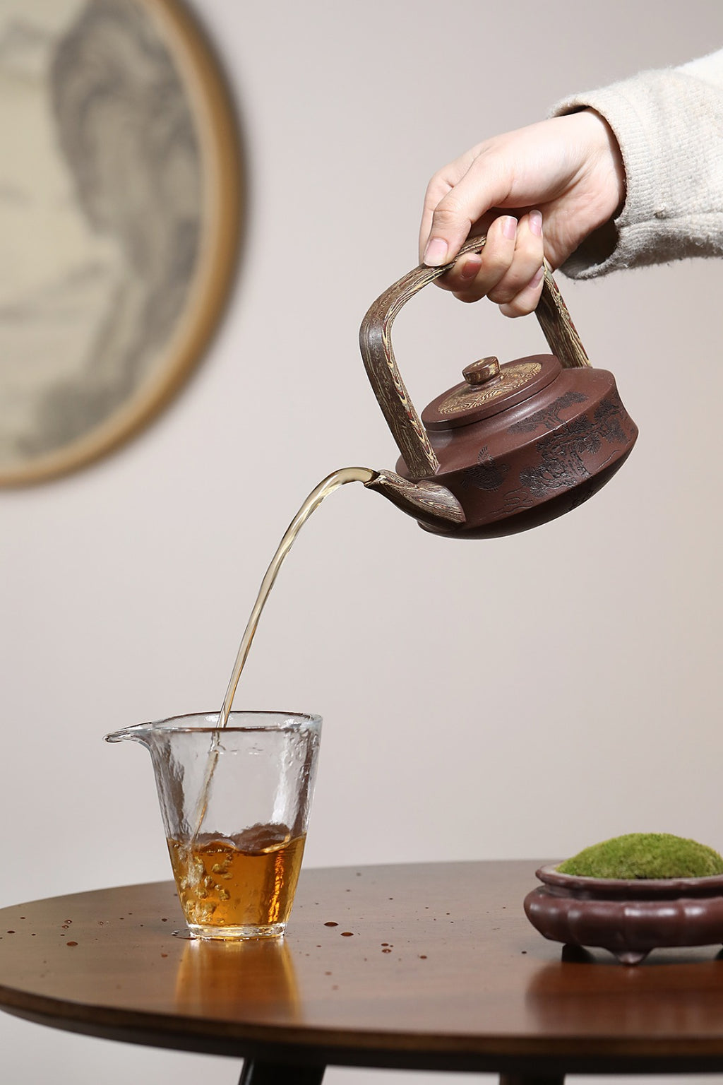 《提璧》 国家级工艺美术师 鲍玉华 装饰：李玮（江苏省陶瓷艺术大师，正高)原矿家藏老紫泥，330cc，菱形9孔出水