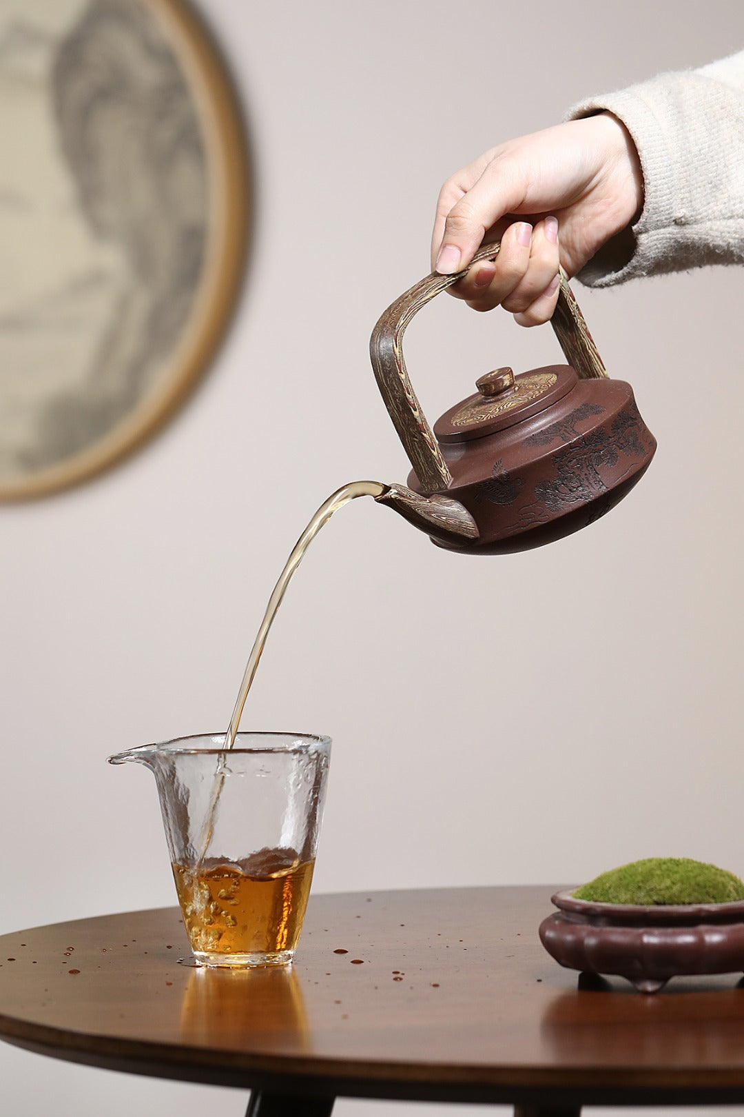 《提璧》 国家级工艺美术师 鲍玉华 装饰：李玮（江苏省陶瓷艺术大师，正高)原矿家藏老紫泥，330cc，菱形9孔出水