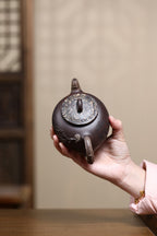 《腰圆竹节》 徐孝奎 1935年生人，92岁紫砂元老，从业77年！ 原矿顾氏老紫泥，400cc，菱形9孔出水