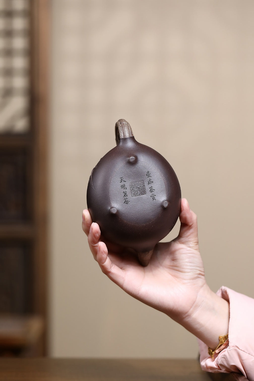 《腰圆竹节》 徐孝奎 1935年生人，92岁紫砂元老，从业77年！ 原矿顾氏老紫泥，400cc，菱形9孔出水