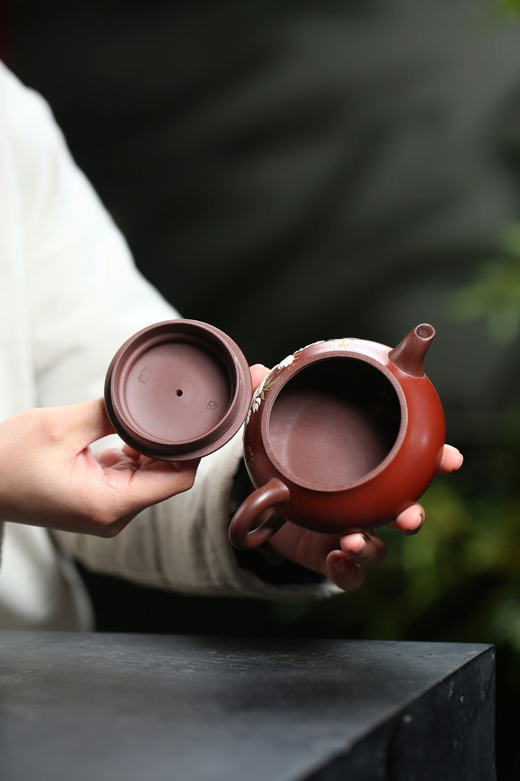 《明炉》 国家级工艺美术师 鲍玉华 原矿家藏紫朱泥（壶身粉浆大红袍。），170cc，菱形9孔出水