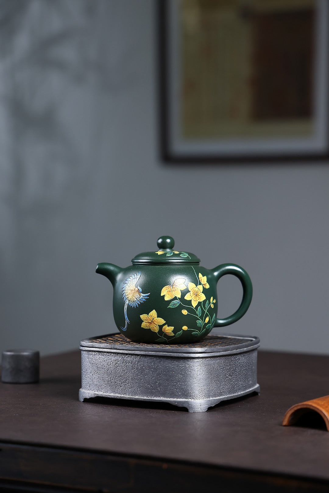 《匏尊》 国家级工艺美术师 鲍玉华 装饰：李玮（江苏省陶瓷艺术大师，正高，无锡工艺美院正教授） 原矿家藏老绿泥高温龙头烧，320cc。