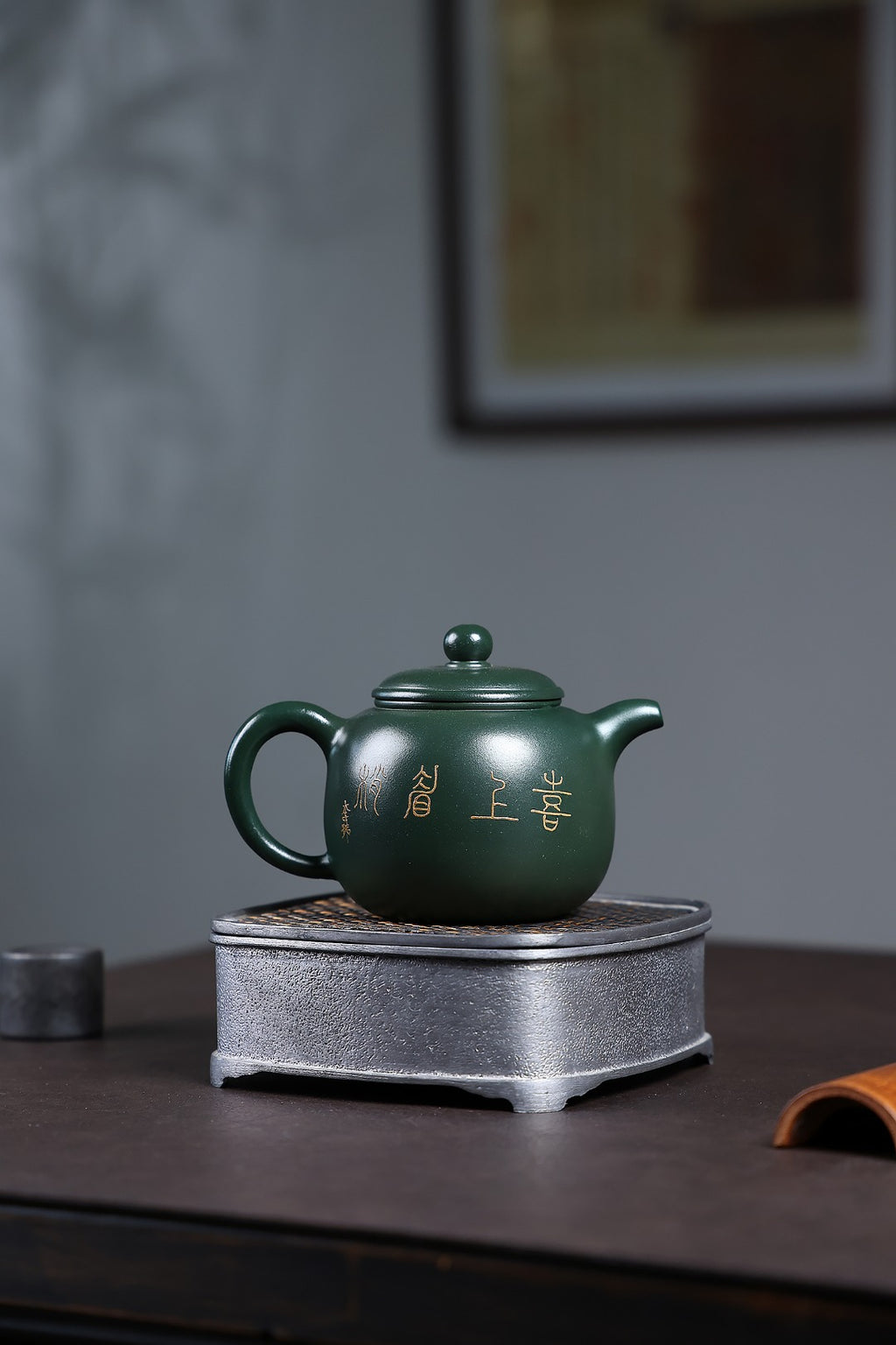 《匏尊》 国家级工艺美术师 鲍玉华 装饰：李玮（江苏省陶瓷艺术大师，正高，无锡工艺美院正教授） 原矿家藏老绿泥高温龙头烧，320cc。