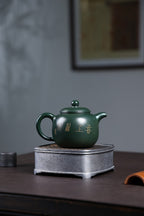 《匏尊》 国家级工艺美术师 鲍玉华 装饰：李玮（江苏省陶瓷艺术大师，正高，无锡工艺美院正教授） 原矿家藏老绿泥高温龙头烧，320cc。
