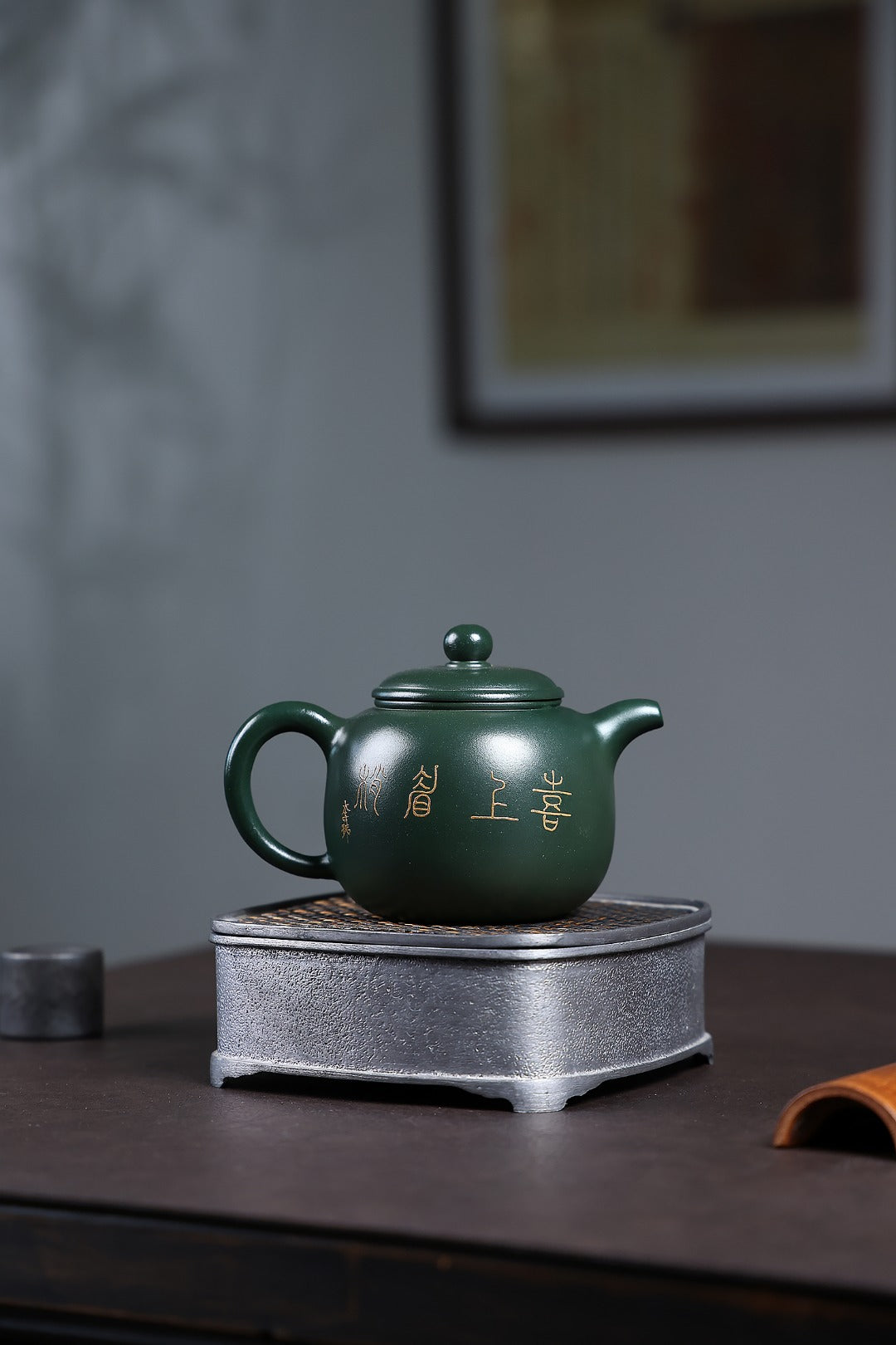 《匏尊》 国家级工艺美术师 鲍玉华 装饰：李玮（江苏省陶瓷艺术大师，正高，无锡工艺美院正教授） 原矿家藏老绿泥高温龙头烧，320cc。