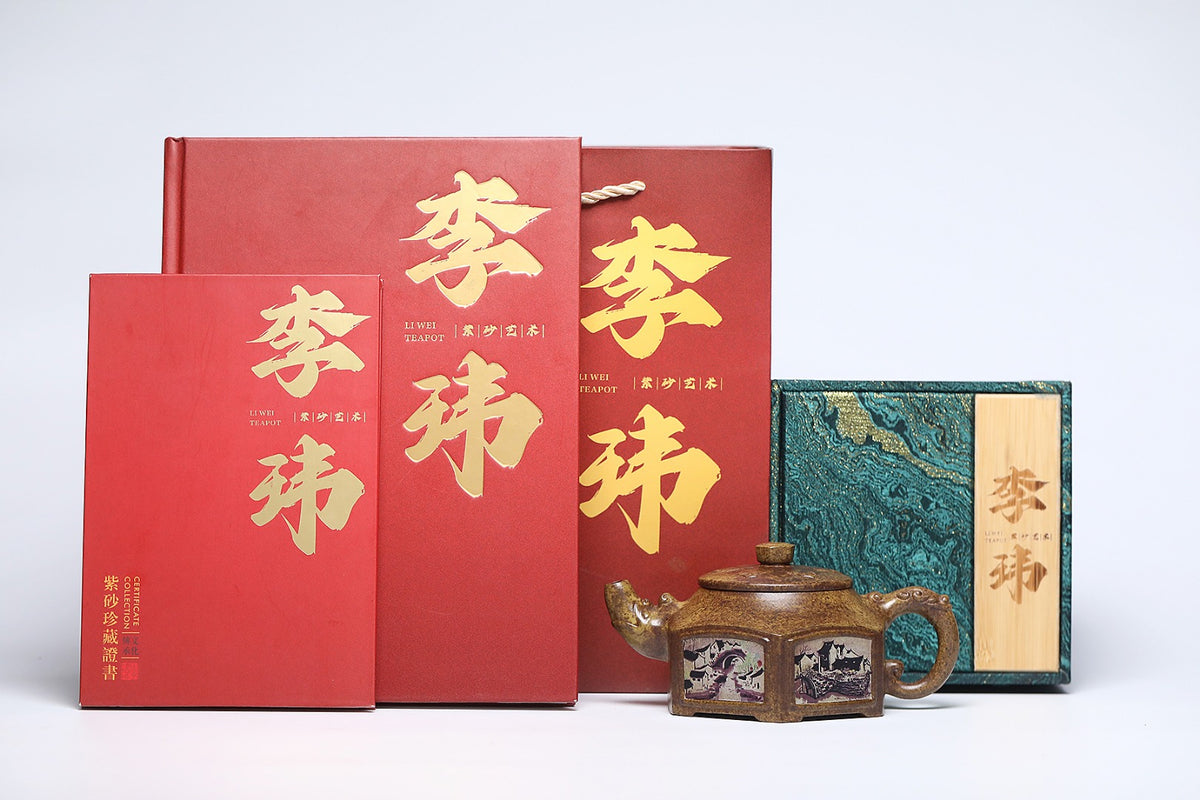 《江南春景》 作者简介：李玮 中国陶瓷设计艺术大师 江苏省陶瓷艺术大师 正高级工艺美术师原矿古龙窑柴烧翡翠金砂，470cc，菱形14孔出水