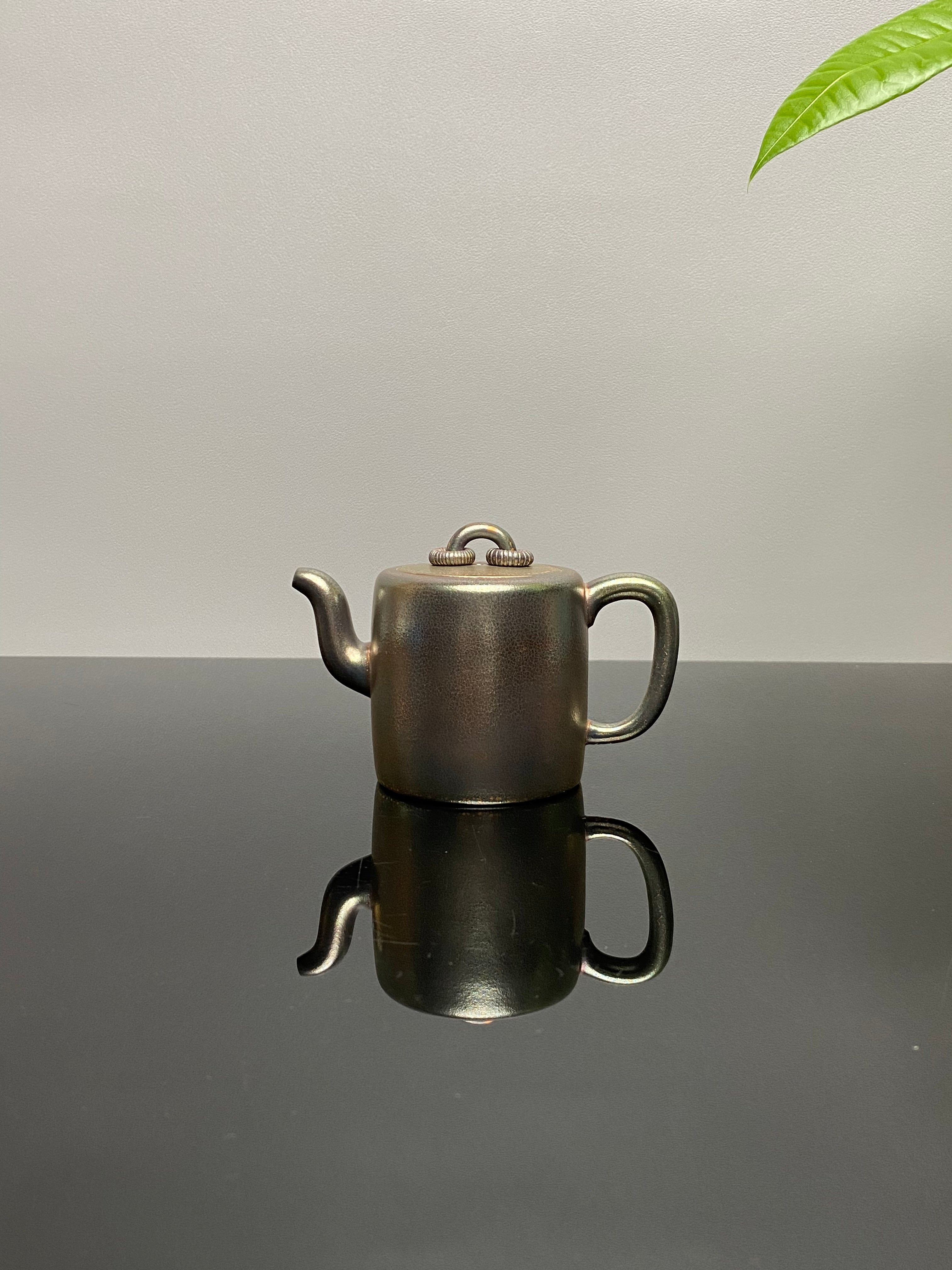 原矿优质紫砂·特色黄金贝壳烧《双圈壶》精品重器！  ——原矿优质底槽清 ·160cc ——著名紫砂陶艺家 马兰·制  &nbsp;非遗级黄金紫晶古法贝壳烧介绍