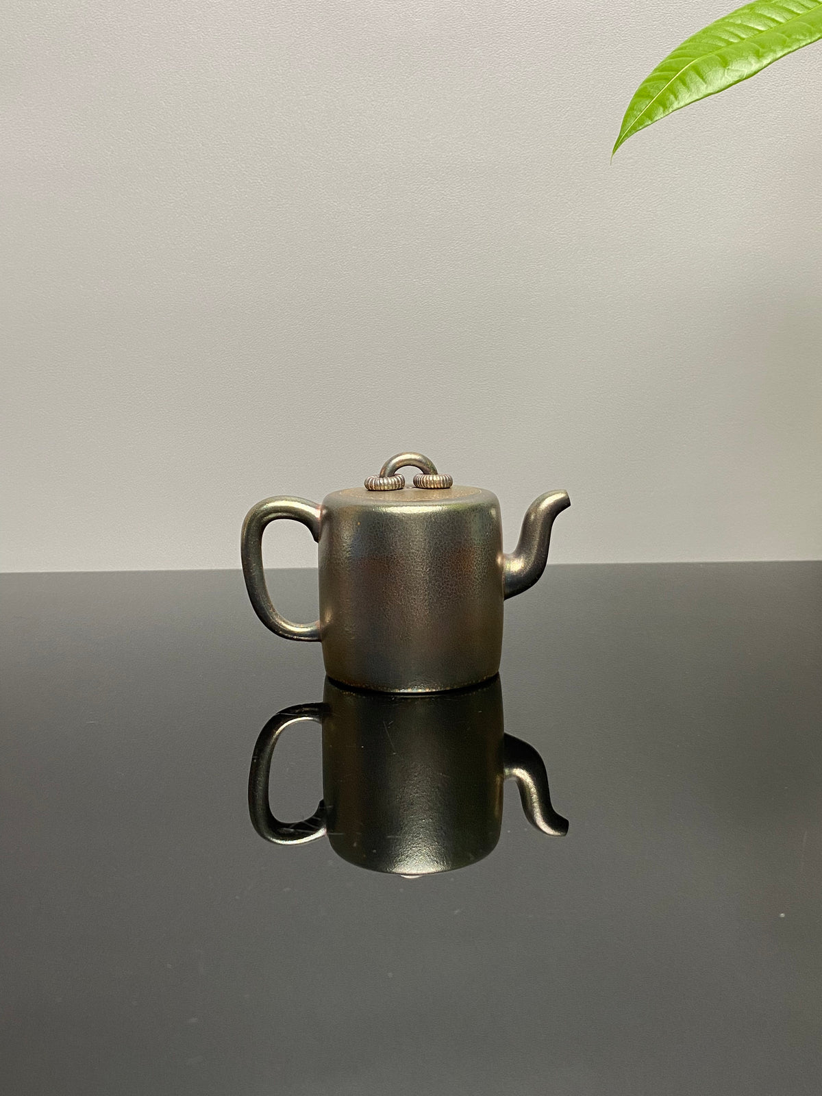 原矿优质紫砂·特色黄金贝壳烧《双圈壶》精品重器！  ——原矿优质底槽清 ·160cc ——著名紫砂陶艺家 马兰·制  &nbsp;非遗级黄金紫晶古法贝壳烧介绍