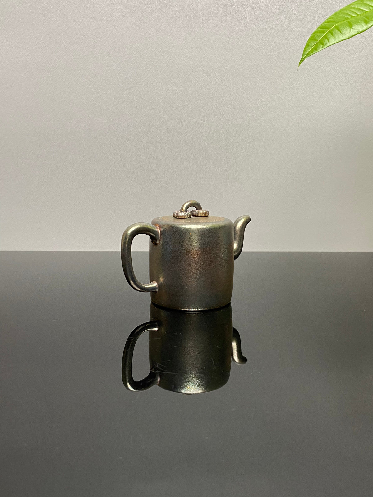 原矿优质紫砂·特色黄金贝壳烧《双圈壶》精品重器！  ——原矿优质底槽清 ·160cc ——著名紫砂陶艺家 马兰·制  &nbsp;非遗级黄金紫晶古法贝壳烧介绍