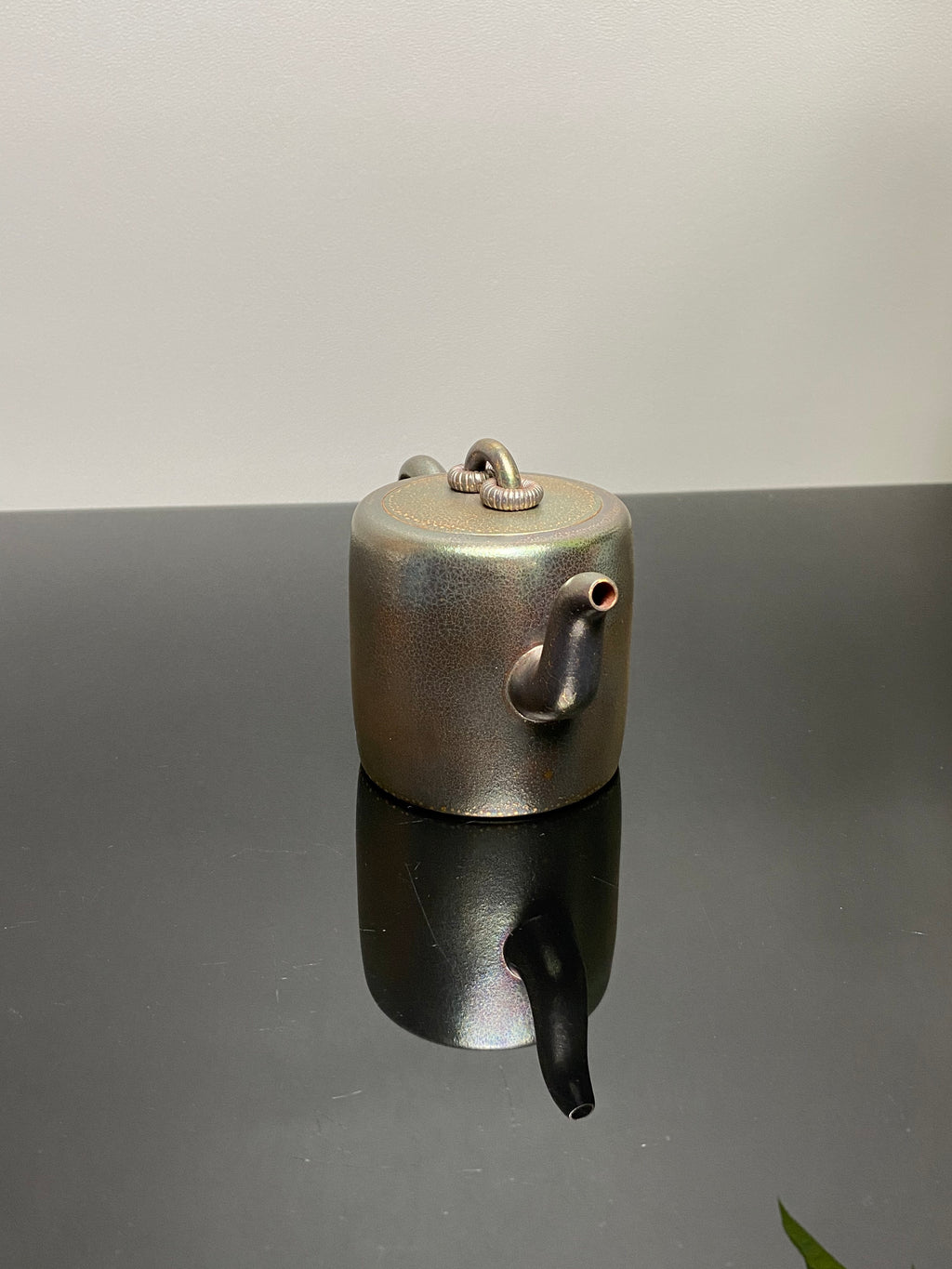 原矿优质紫砂·特色黄金贝壳烧《双圈壶》精品重器！  ——原矿优质底槽清 ·160cc ——著名紫砂陶艺家 马兰·制  &nbsp;非遗级黄金紫晶古法贝壳烧介绍