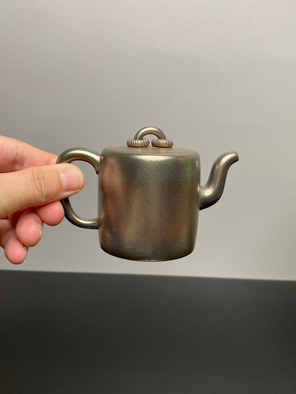 原矿优质紫砂·特色黄金贝壳烧《双圈壶》精品重器！  ——原矿优质底槽清 ·160cc ——著名紫砂陶艺家 马兰·制  &nbsp;非遗级黄金紫晶古法贝壳烧介绍