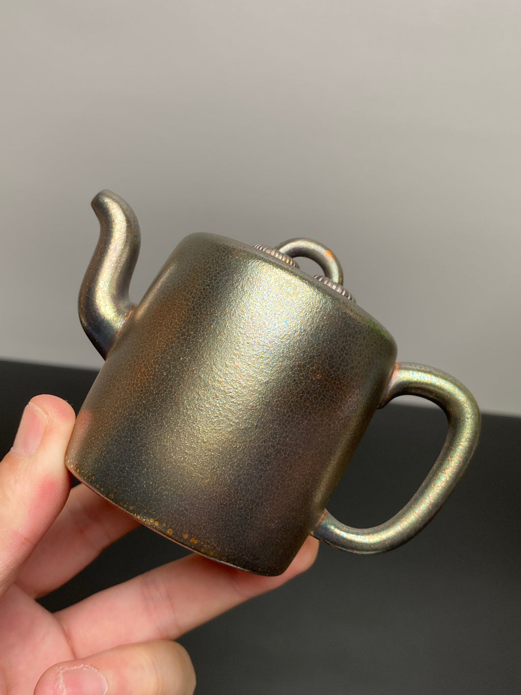 原矿优质紫砂·特色黄金贝壳烧《双圈壶》精品重器！  ——原矿优质底槽清 ·160cc ——著名紫砂陶艺家 马兰·制  &nbsp;非遗级黄金紫晶古法贝壳烧介绍