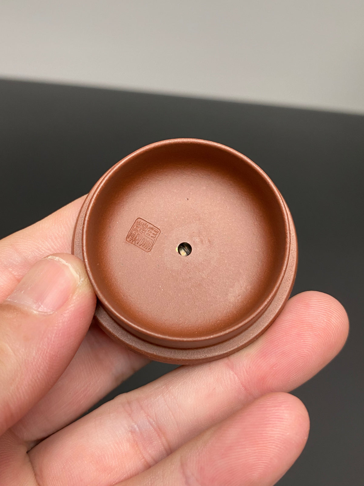 原矿优质紫砂·特色黄金贝壳烧《双圈壶》精品重器！  ——原矿优质底槽清 ·160cc ——著名紫砂陶艺家 马兰·制  &nbsp;非遗级黄金紫晶古法贝壳烧介绍