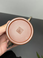 原矿优质紫砂·特色黄金贝壳烧《双圈壶》精品重器！  ——原矿优质底槽清 ·160cc ——著名紫砂陶艺家 马兰·制  &nbsp;非遗级黄金紫晶古法贝壳烧介绍