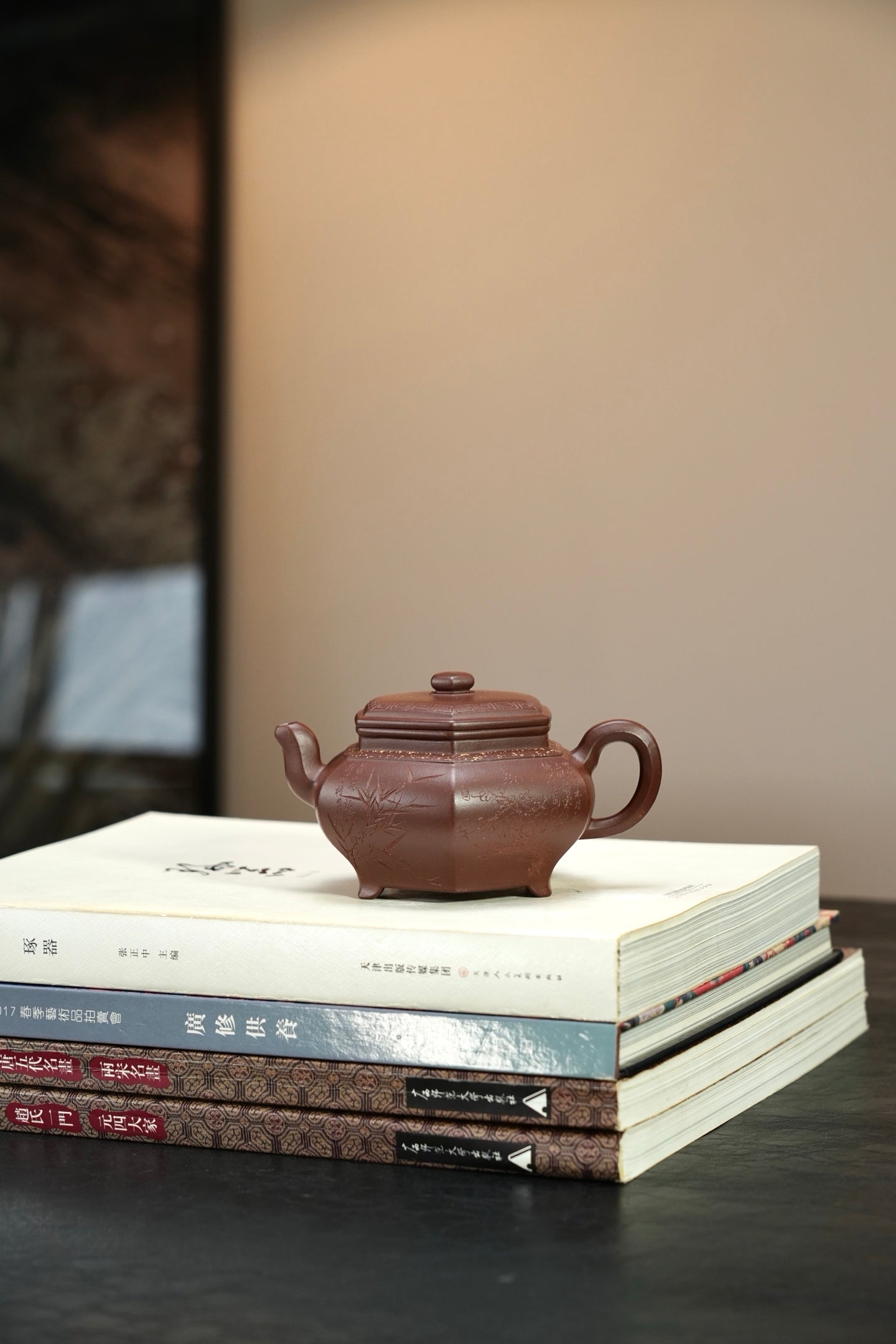 全手工【六方·宣炉】 原矿极品底槽清·260cc·内推孔  藏品级紫砂方器👍，集泥料、做工和形体三个维度于一体，本山料