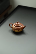 水平·全手工/省大师陈富强高徒徐秋璐作品  /容量100cc/特级朱泥 壶体圆润饱满，俊秀简练，流把纤细舒展成势