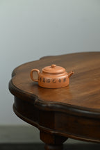 德钟·全手工 /研高刘红仙作品 /容量130cc/原矿桂花砂 德钟壶寓意在“上德不德，是以有德”