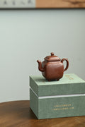 鸣远四方·全手工 /省大师陈富强高徒徐秋璐作品 /容量170cc/原矿紫泥 壶身四方，骨肉亭匀，四足鼎立