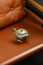 油然而生·清秋 /大拍陶手雷罡作品（师承范伟群) /容量180cc/家藏蟹壳青 因循人与自然的灵犀，化紫砂矿石为器
