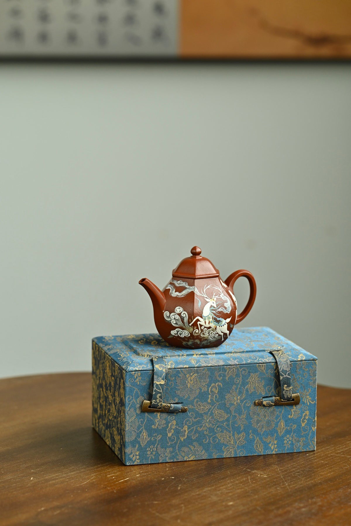 六方梨形·全手工 /容量170cc/家藏朱泥 壶身俊秀，亭亭玉立，上敛下丰走韵，拱盖提香