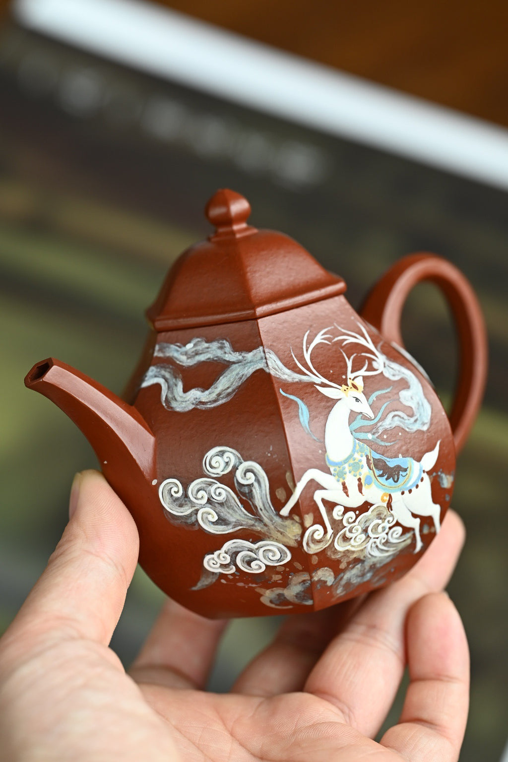 六方梨形·全手工 /容量170cc/家藏朱泥 壶身俊秀，亭亭玉立，上敛下丰走韵，拱盖提香
