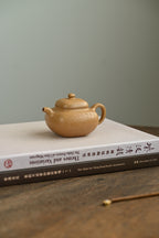 融方·全手工 /容量180cc/原矿黄金段 方圆间展现微妙的融合，如融方之名，流鋬以四方切体，轮廓柔和，稳健中见大气度