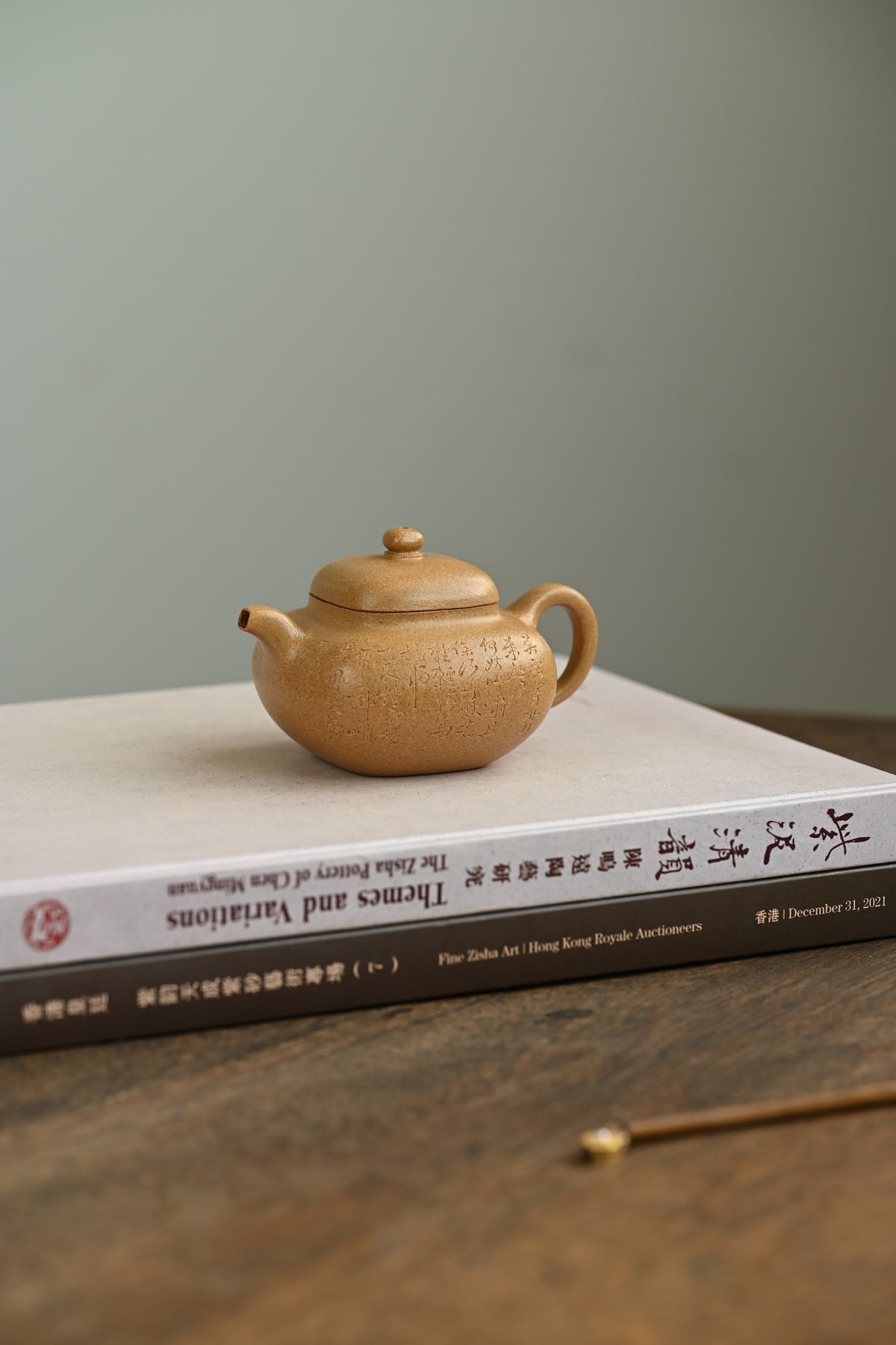 融方·全手工 /容量180cc/原矿黄金段 方圆间展现微妙的融合，如融方之名，流鋬以四方切体，轮廓柔和，稳健中见大气度